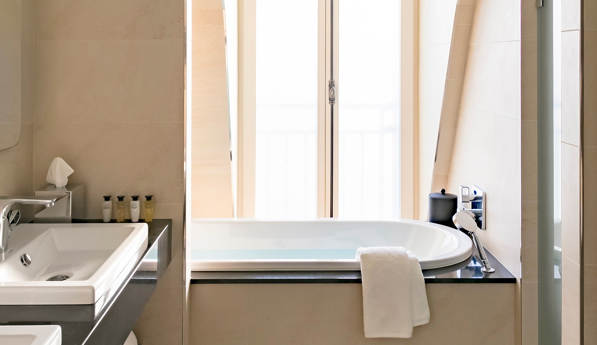 Hôtel de luxe - Maison Albar Hotels Le Pont-Neuf - 5 étoiles - salle de bain